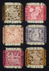 Floras Retinue, sæt med seks dessertservietter, Rose, Lily, Daisy, Poppy, Pink og Bluebell, fremstillet af John Wilson & Sons, 1893 (silkedamask)